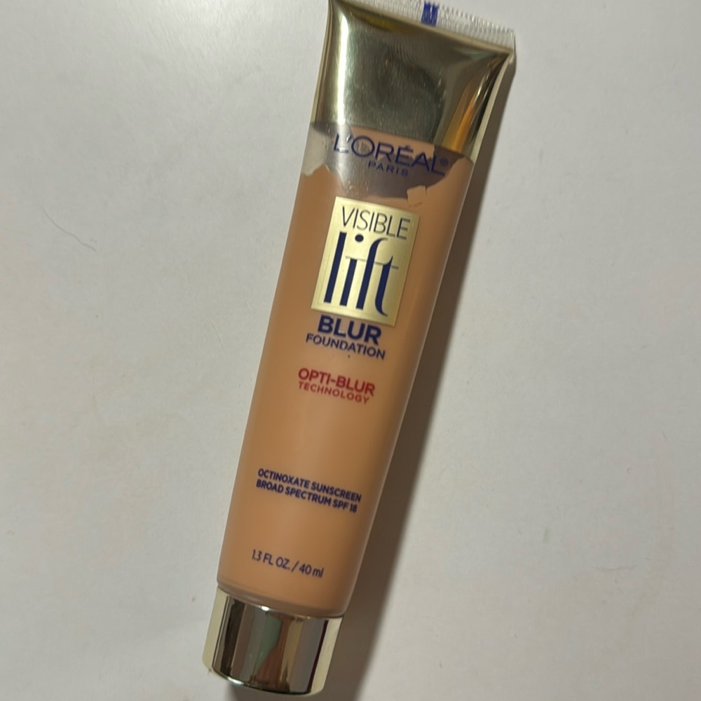 L’Oréal discontinued foundation in Natural Buff 205